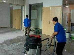 開荒清潔/日常保潔/開荒保潔提供樓宇開荒保潔、商場(chǎng)開荒保潔等服務(wù)